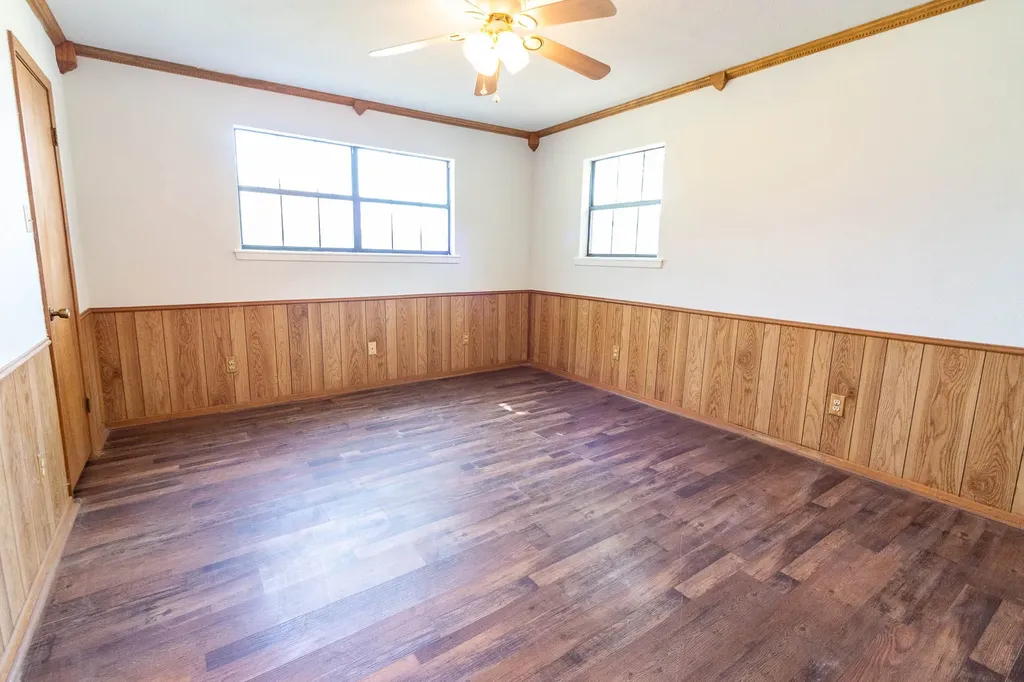 801 S Sutton Street Mabank TX 75147