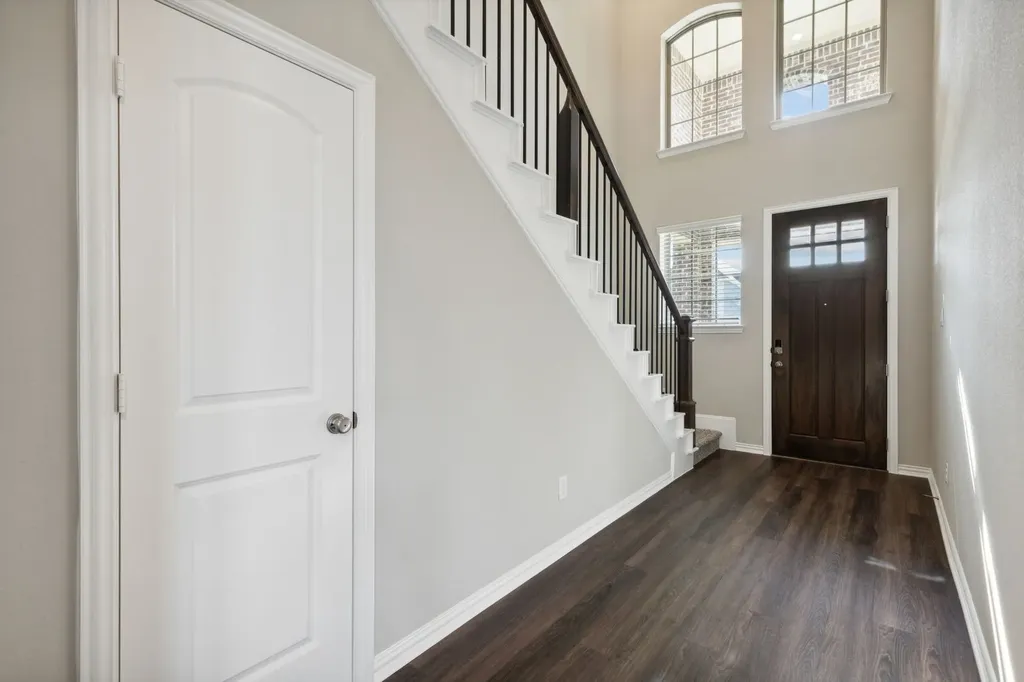 2001 Lone Oak Trail Mesquite TX 75181