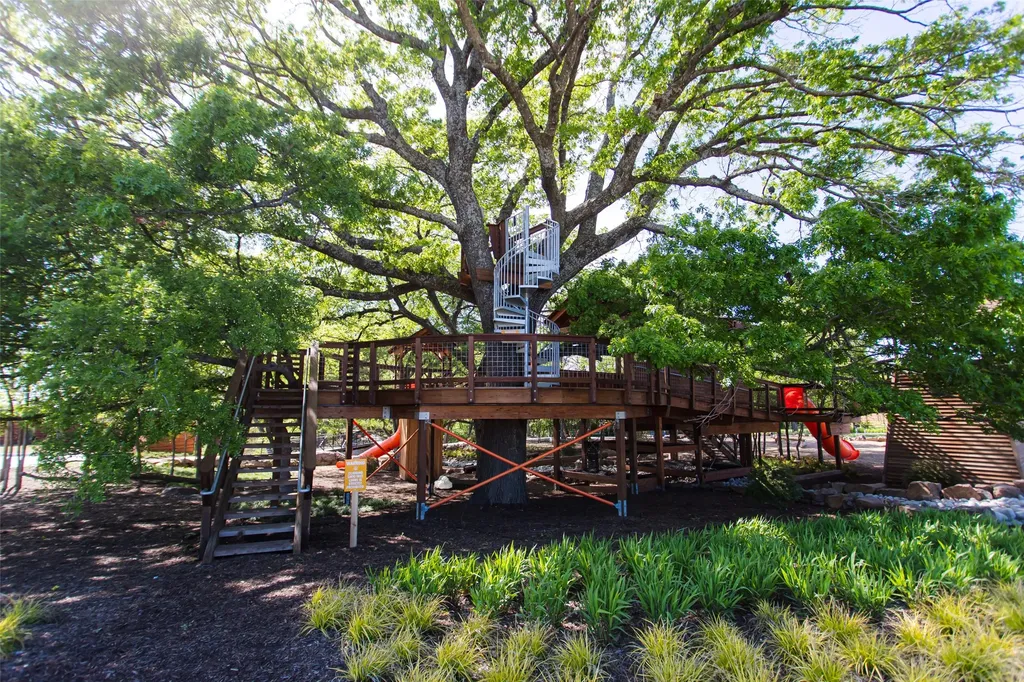2001 Lone Oak Trail Mesquite TX 75181