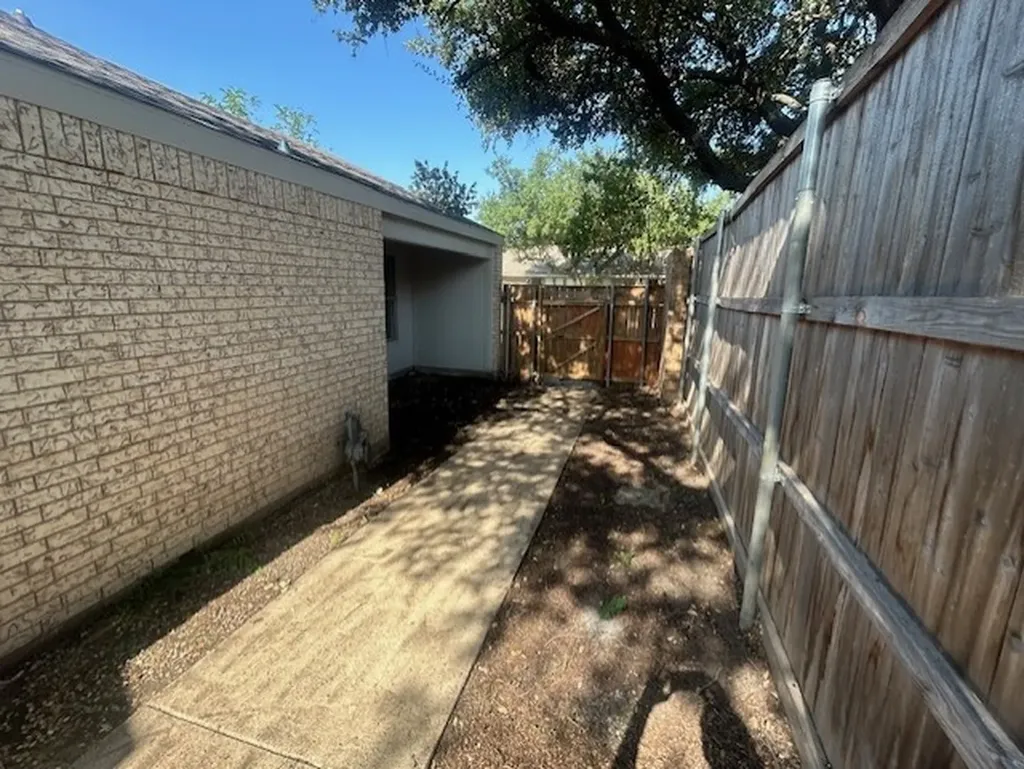 401 Towne House Lane Richardson TX 75081