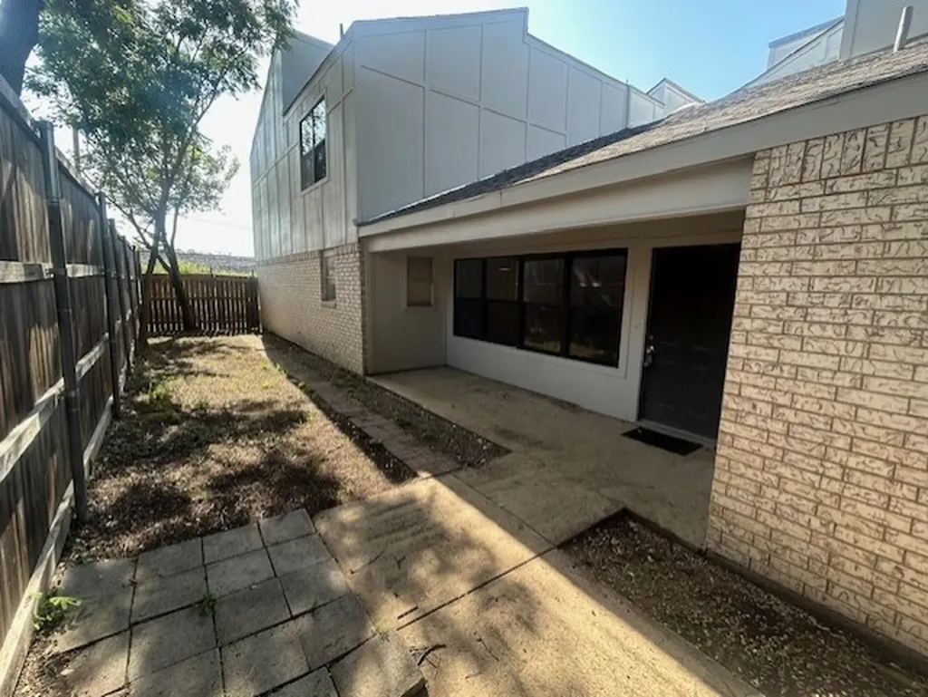 401 Towne House Lane Richardson TX 75081