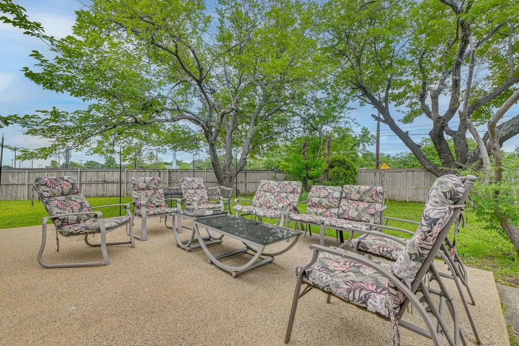 10207 Carry Back Circle Dallas TX 75229