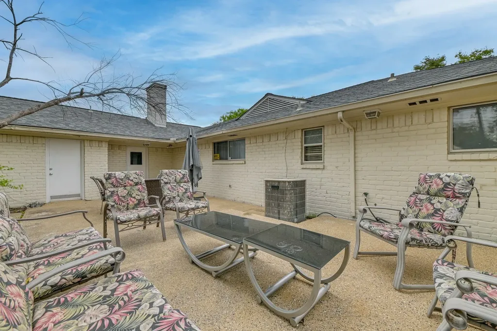 10207 Carry Back Circle Dallas TX 75229