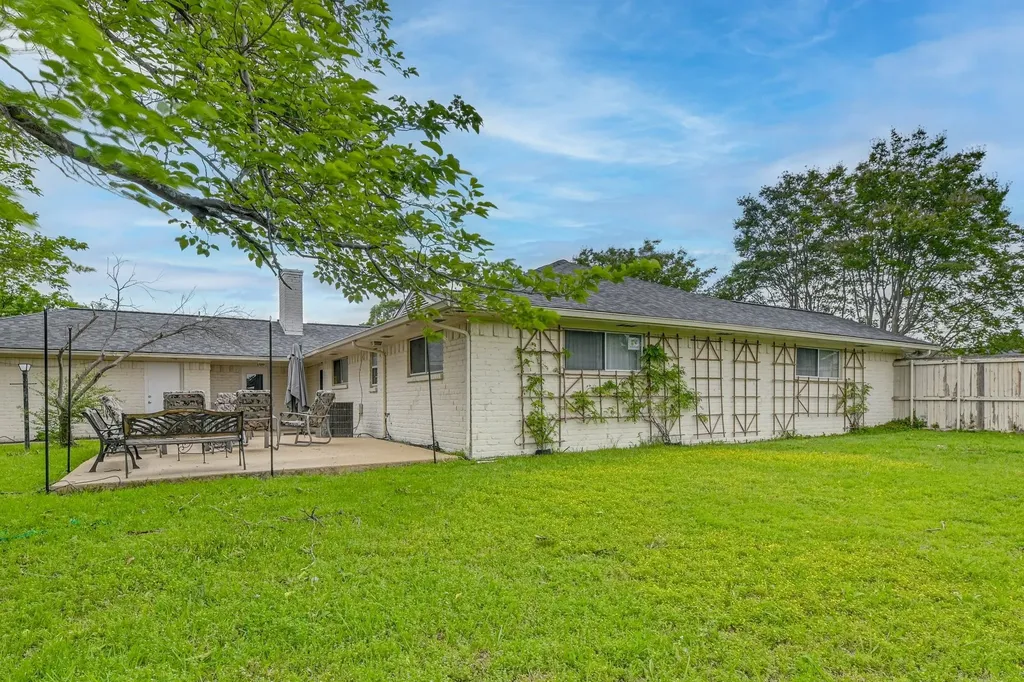 10207 Carry Back Circle Dallas TX 75229