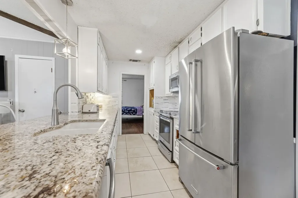 304 Childers Avenue Benbrook TX 76126