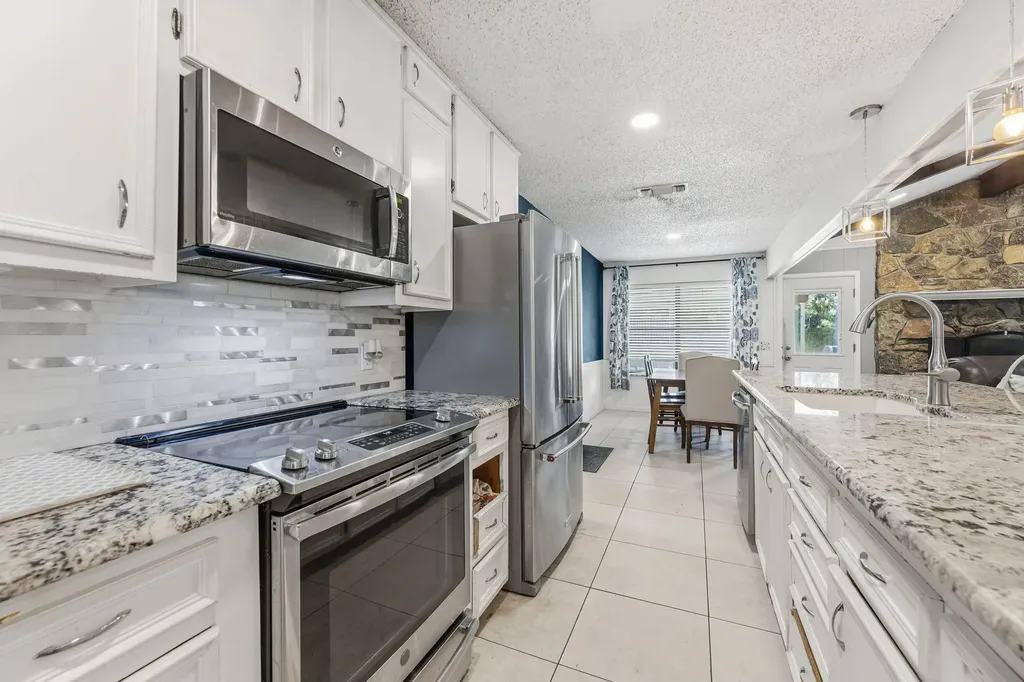 304 Childers Avenue Benbrook TX 76126