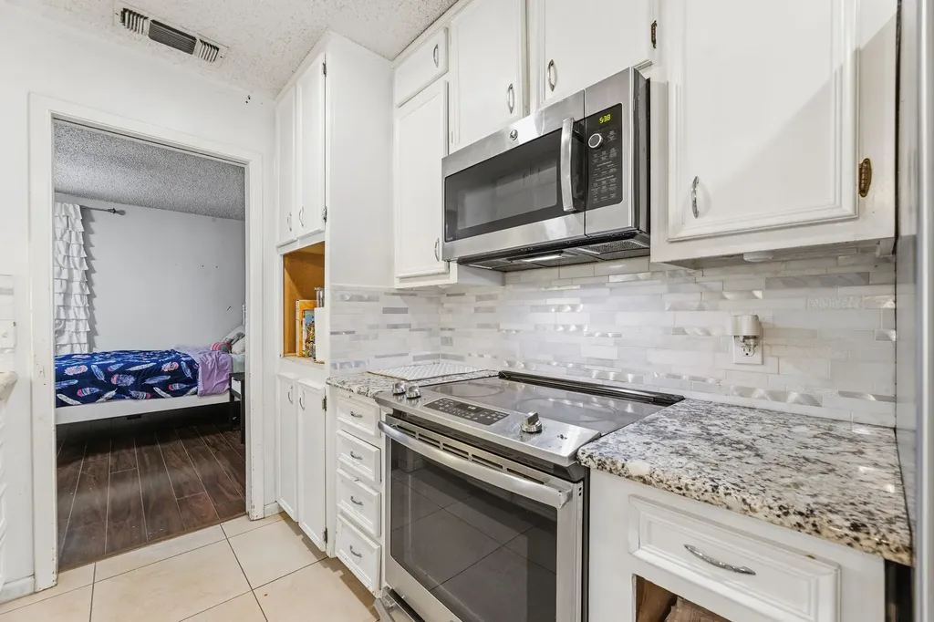 304 Childers Avenue Benbrook TX 76126