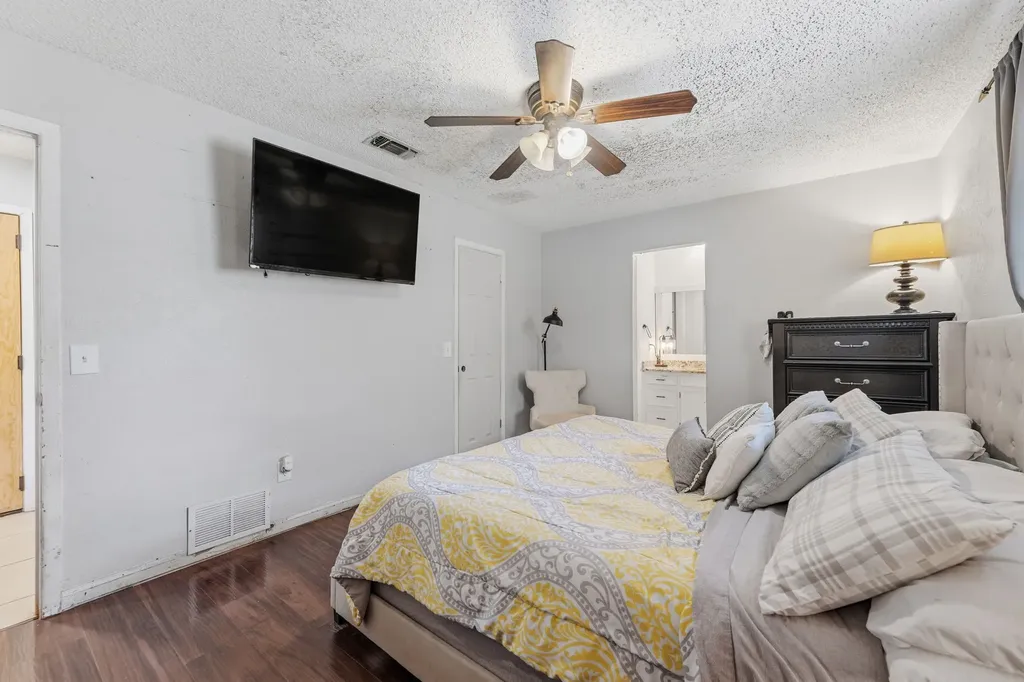 304 Childers Avenue Benbrook TX 76126