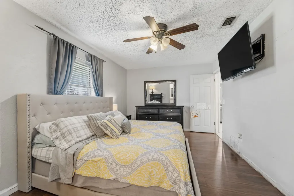 304 Childers Avenue Benbrook TX 76126