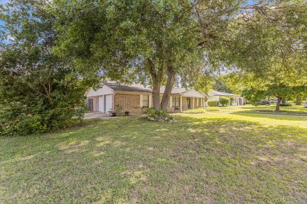 304 Childers Avenue Benbrook TX 76126