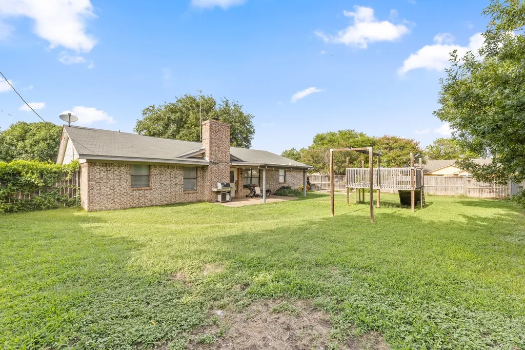 304 Childers Avenue Benbrook TX 76126