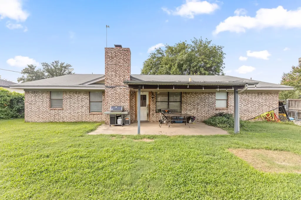 304 Childers Avenue Benbrook TX 76126