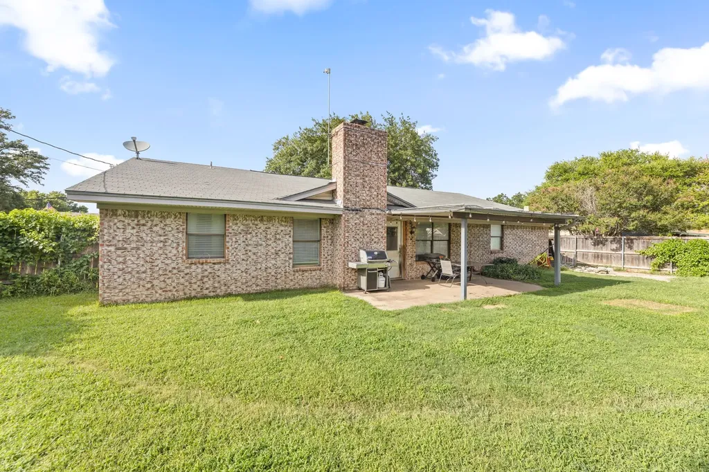 304 Childers Avenue Benbrook TX 76126
