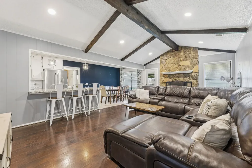 304 Childers Avenue Benbrook TX 76126