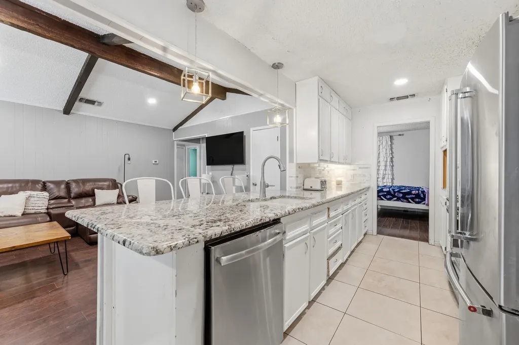 304 Childers Avenue Benbrook TX 76126