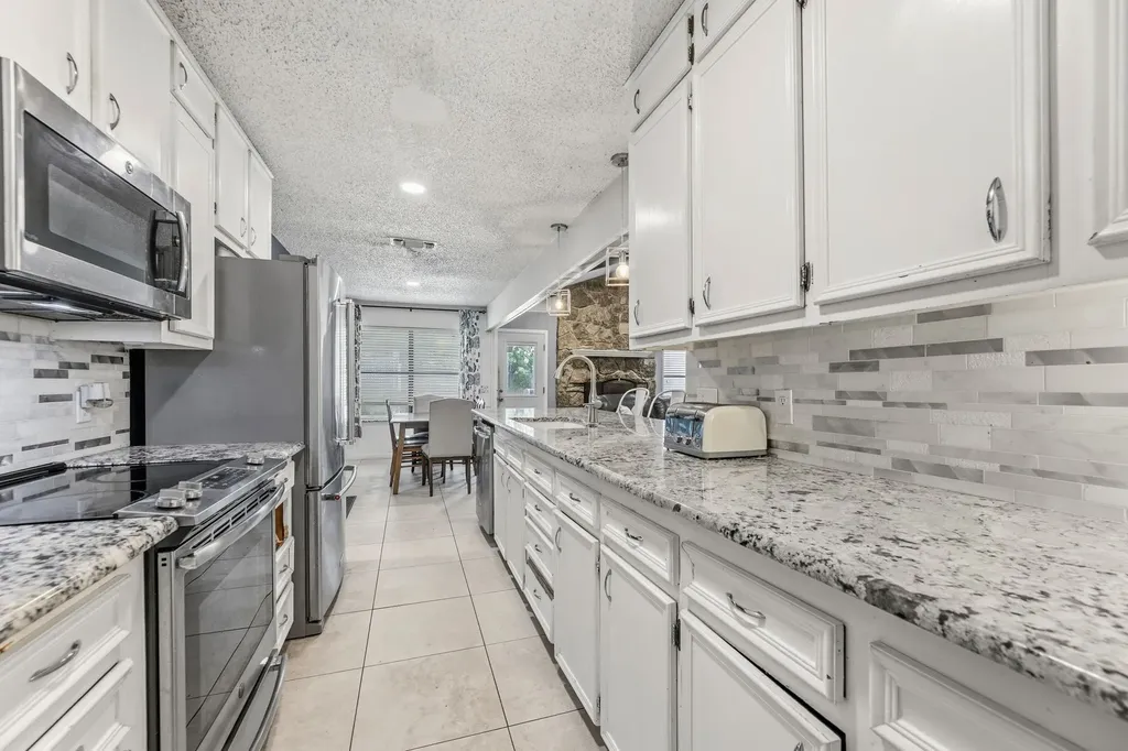 304 Childers Avenue Benbrook TX 76126