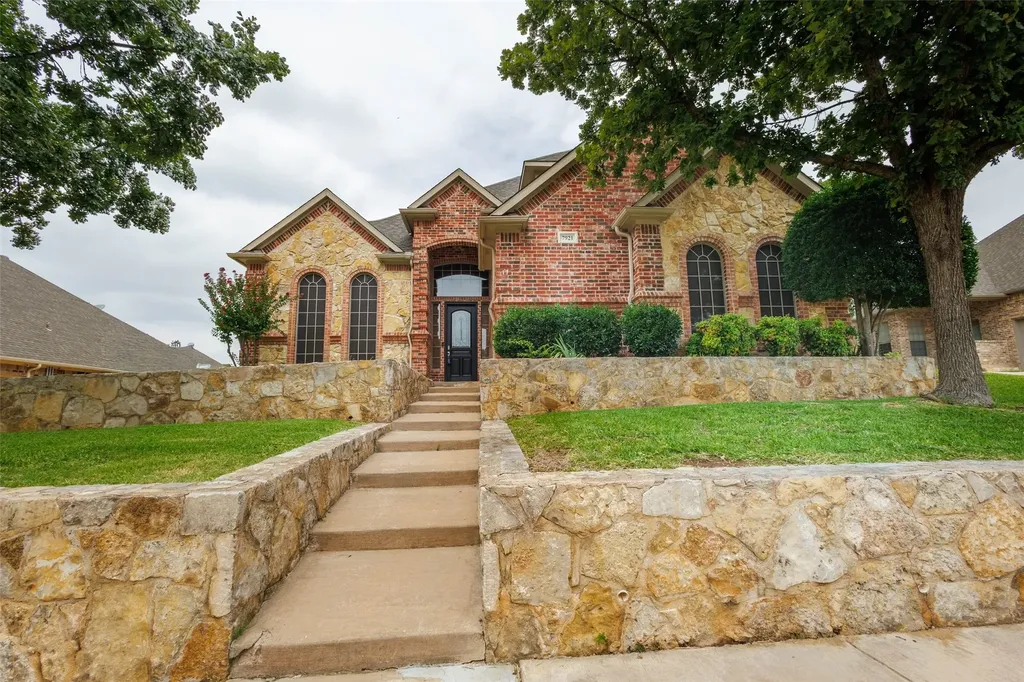 7921 Shady Oaks Drive North Richland Hills TX 76182