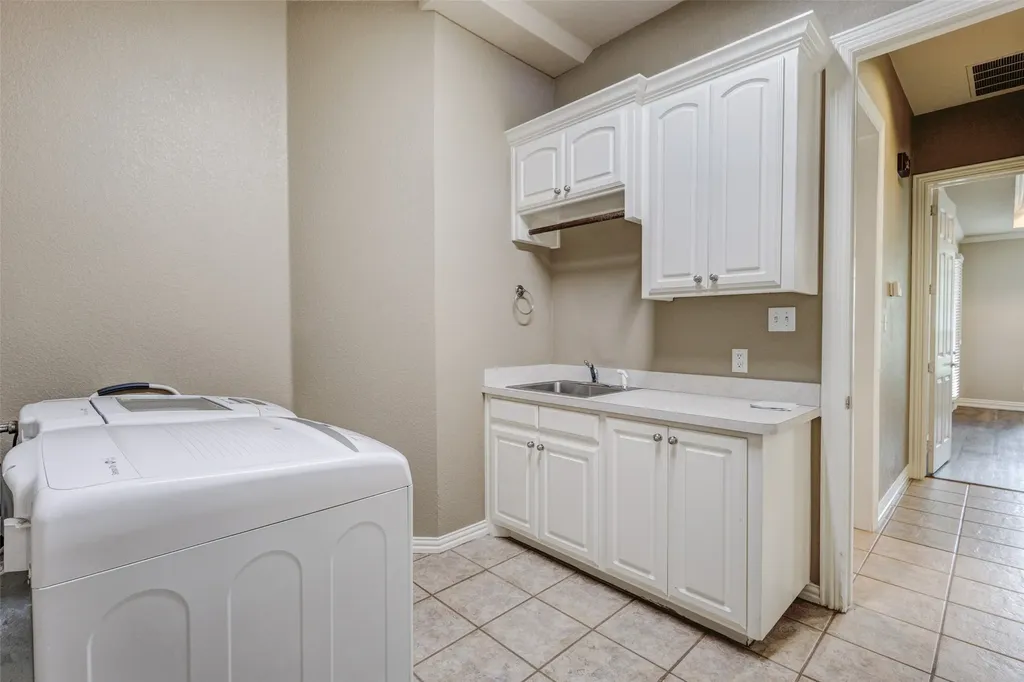 7921 Shady Oaks Drive North Richland Hills TX 76182