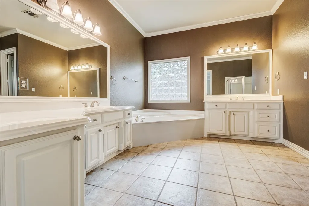 7921 Shady Oaks Drive North Richland Hills TX 76182