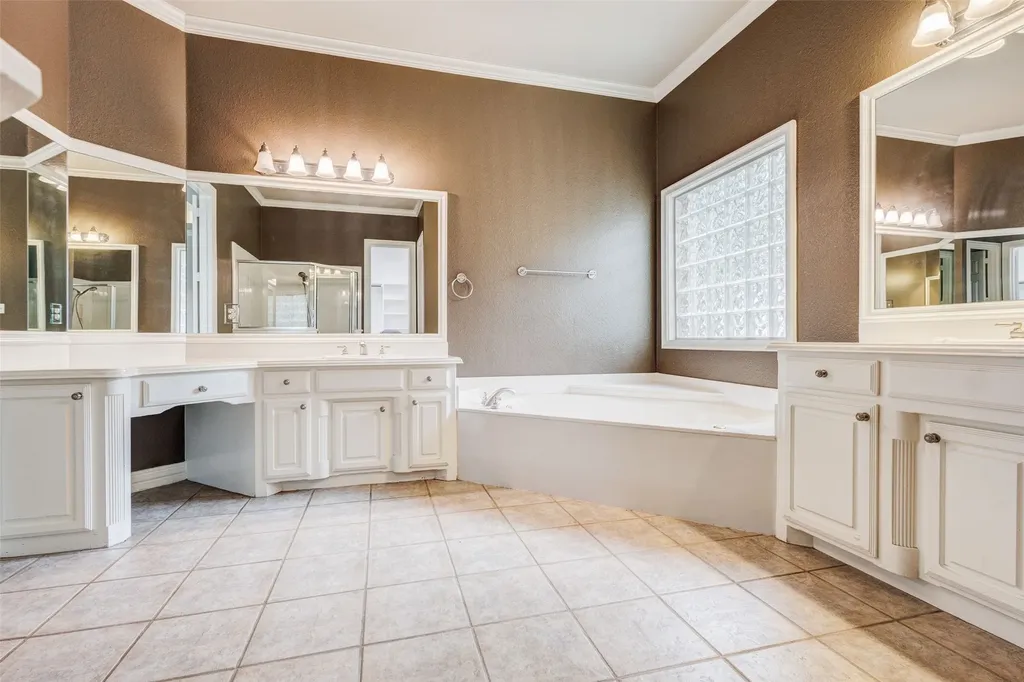 7921 Shady Oaks Drive North Richland Hills TX 76182
