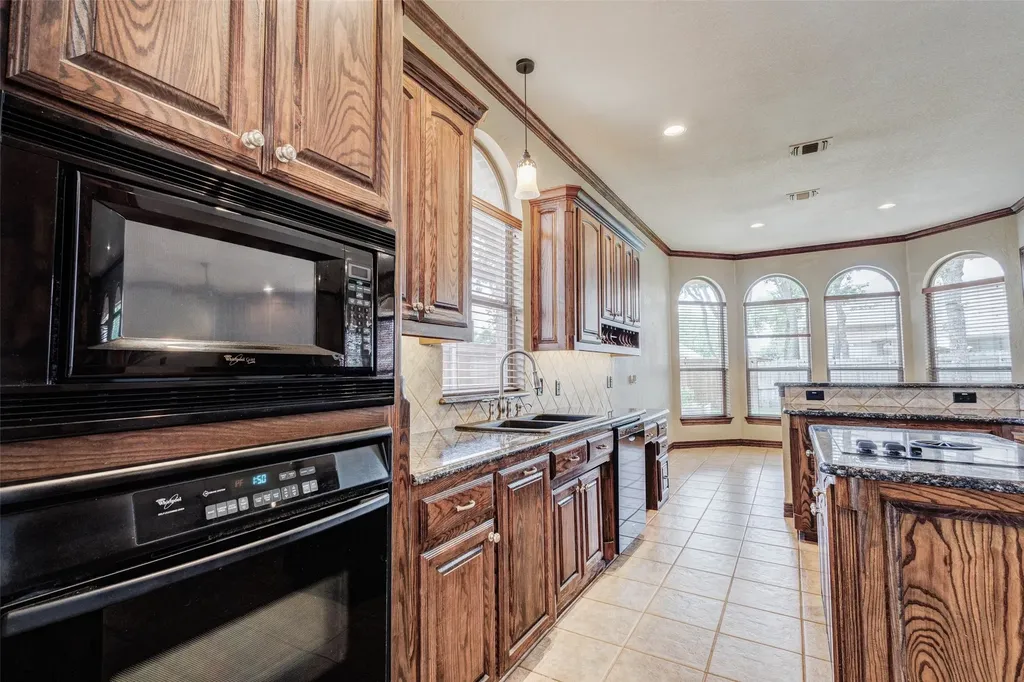 7921 Shady Oaks Drive North Richland Hills TX 76182