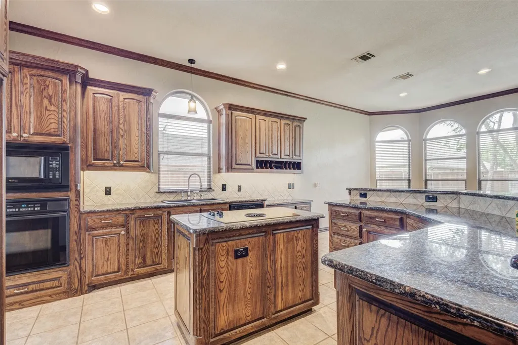 7921 Shady Oaks Drive North Richland Hills TX 76182