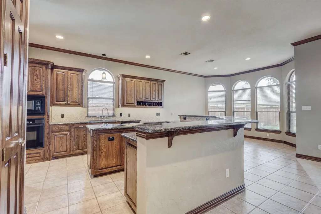 7921 Shady Oaks Drive North Richland Hills TX 76182