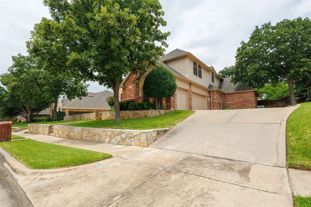 7921 Shady Oaks Drive North Richland Hills TX 76182