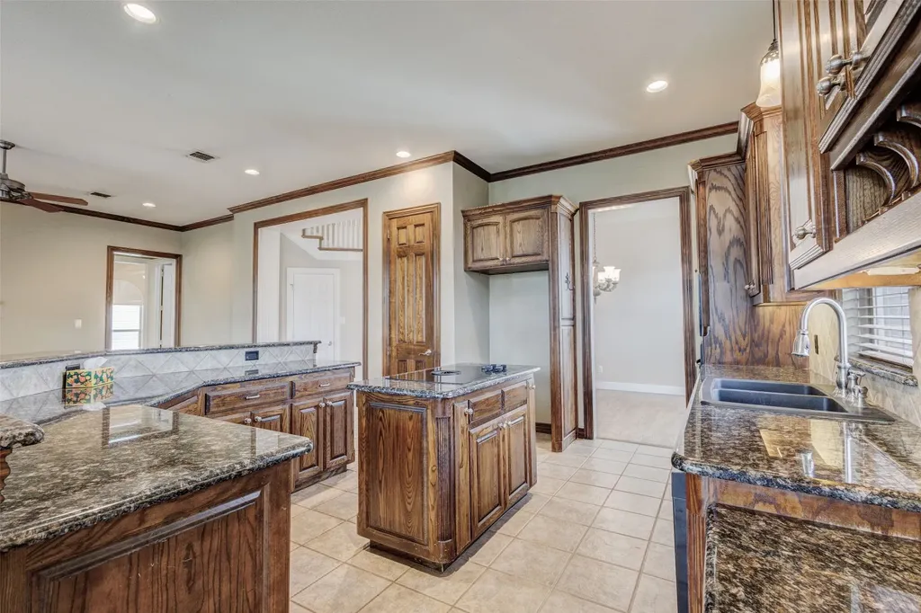 7921 Shady Oaks Drive North Richland Hills TX 76182