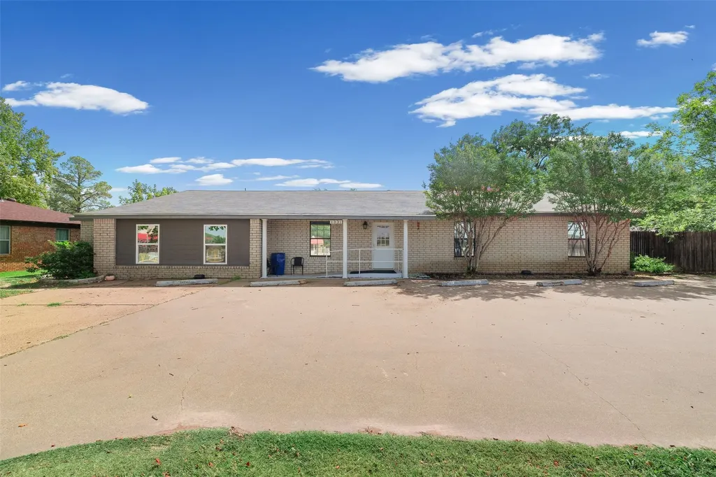 1331 Cherry Street Graham TX 76450