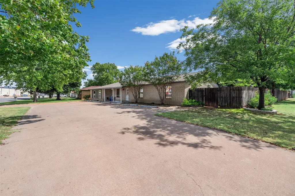 1331 Cherry Street Graham TX 76450