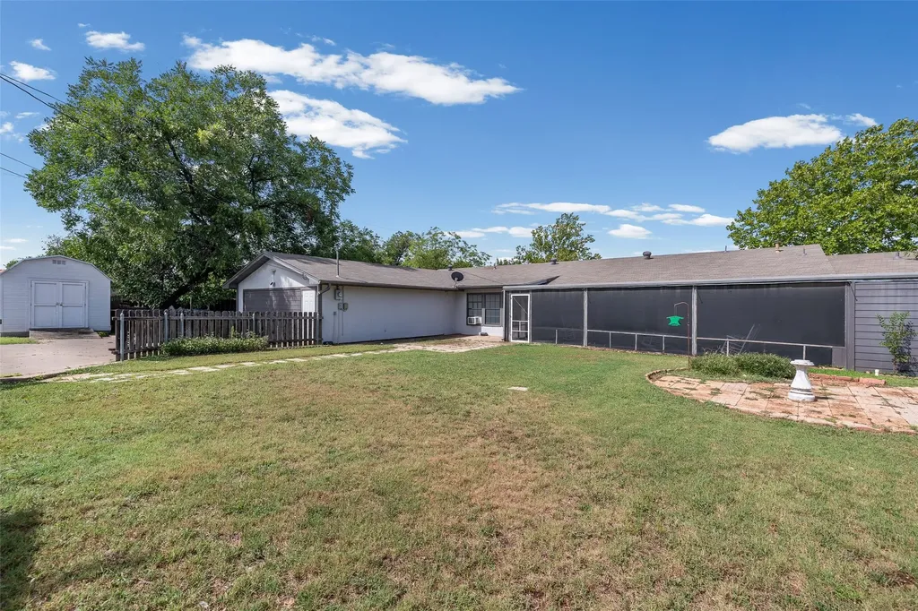 1331 Cherry Street Graham TX 76450