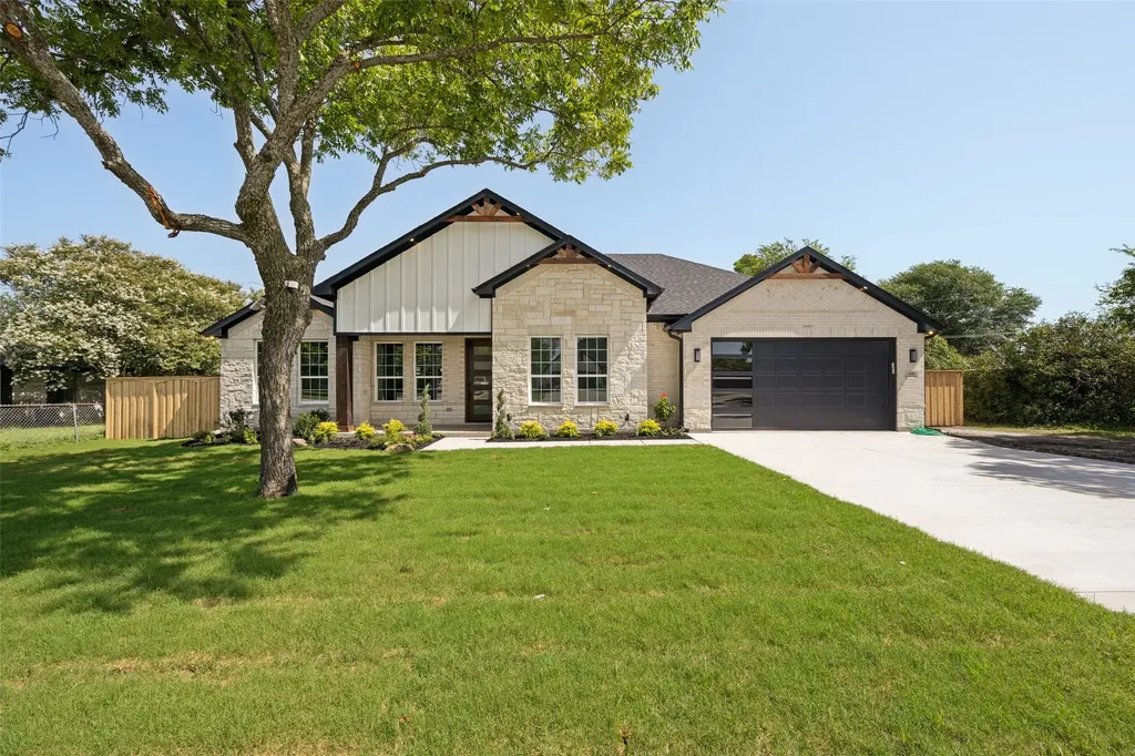 310 Cottonwood Leonard TX 75452
