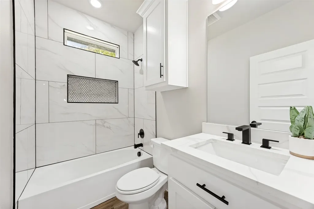 310 Cottonwood Leonard TX 75452