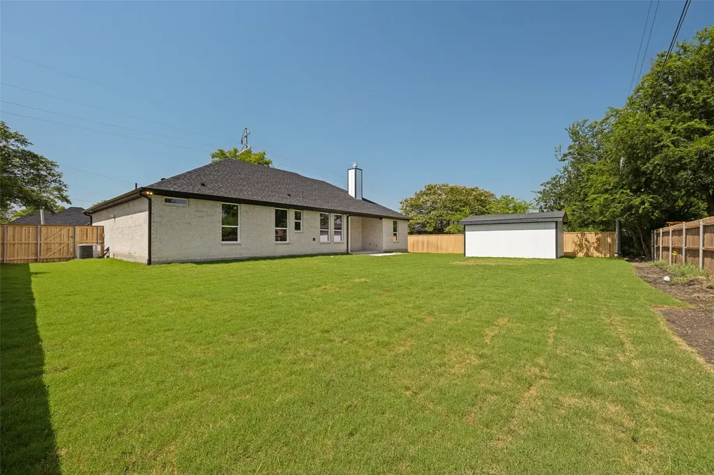 310 Cottonwood Leonard TX 75452