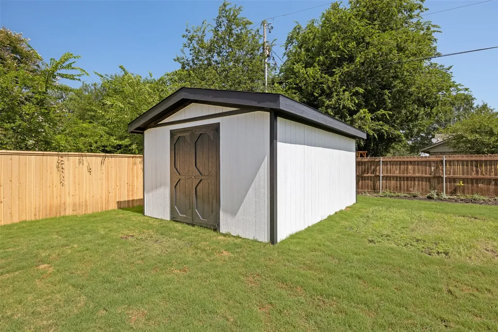 310 Cottonwood Leonard TX 75452