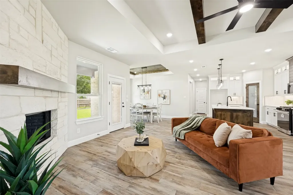 310 Cottonwood Leonard TX 75452
