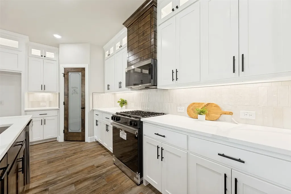 310 Cottonwood Leonard TX 75452