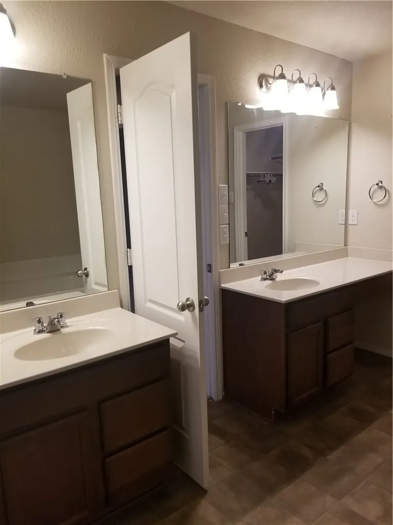 924 Bentwood Trail Grand Prairie TX 75052
