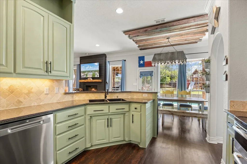 3930 Buena Vista Circle Granbury TX 76049