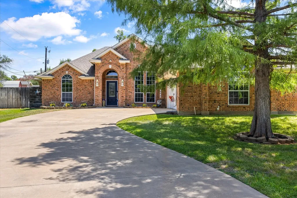 3930 Buena Vista Circle Granbury TX 76049