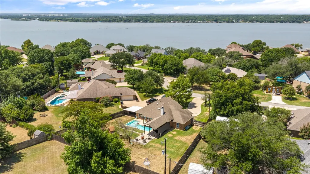 3930 Buena Vista Circle Granbury TX 76049