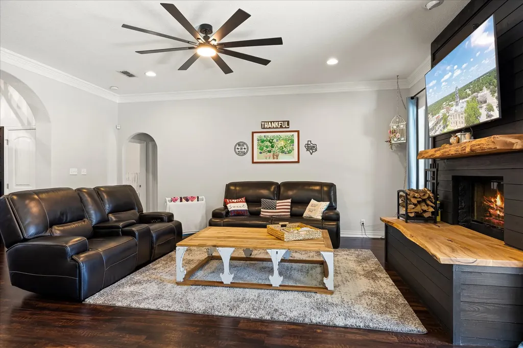 3930 Buena Vista Circle Granbury TX 76049