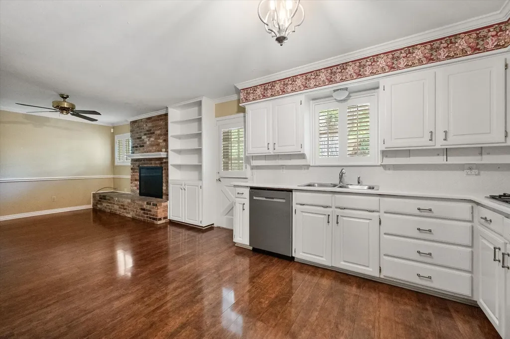 604 Waggoner Drive Arlington TX 76013