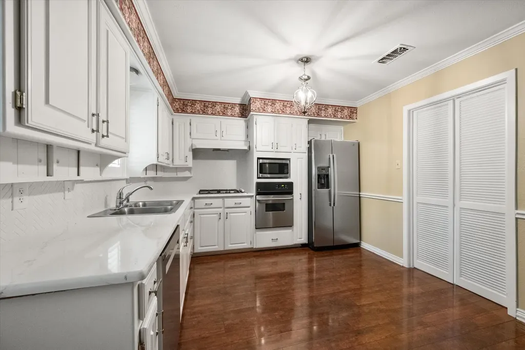 604 Waggoner Drive Arlington TX 76013