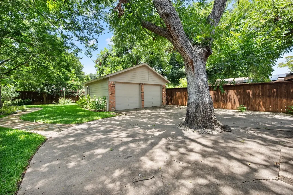 604 Waggoner Drive Arlington TX 76013