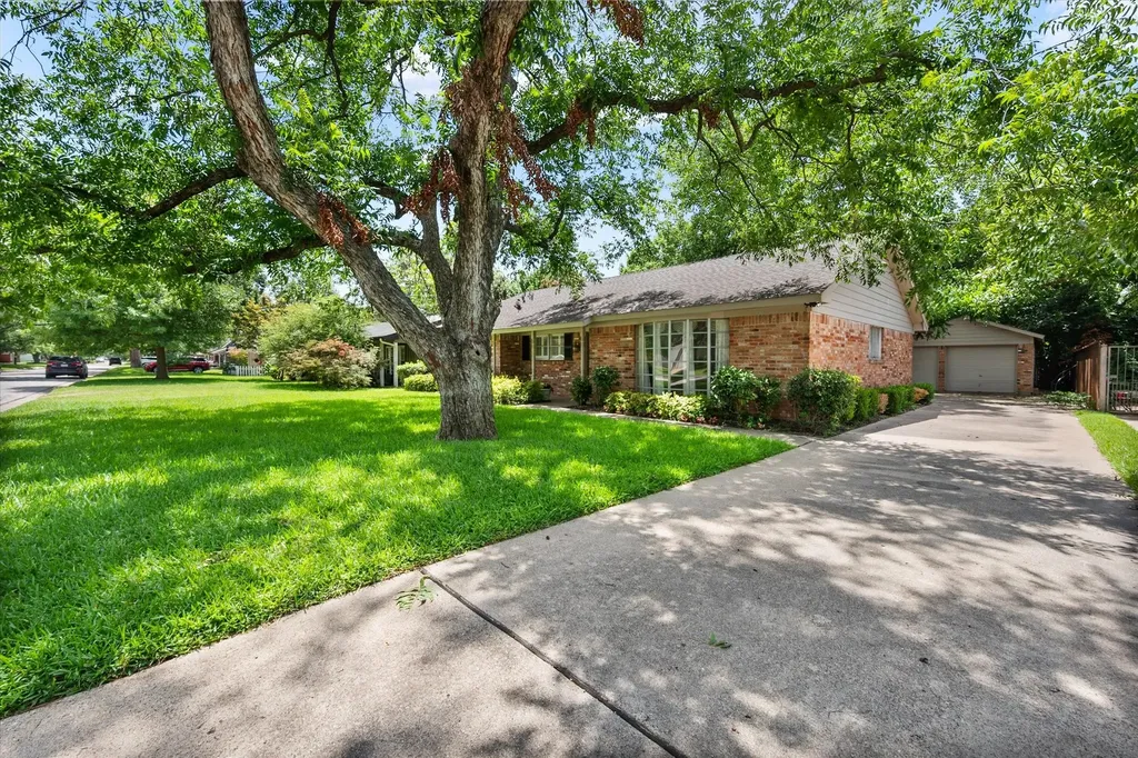 604 Waggoner Drive Arlington TX 76013