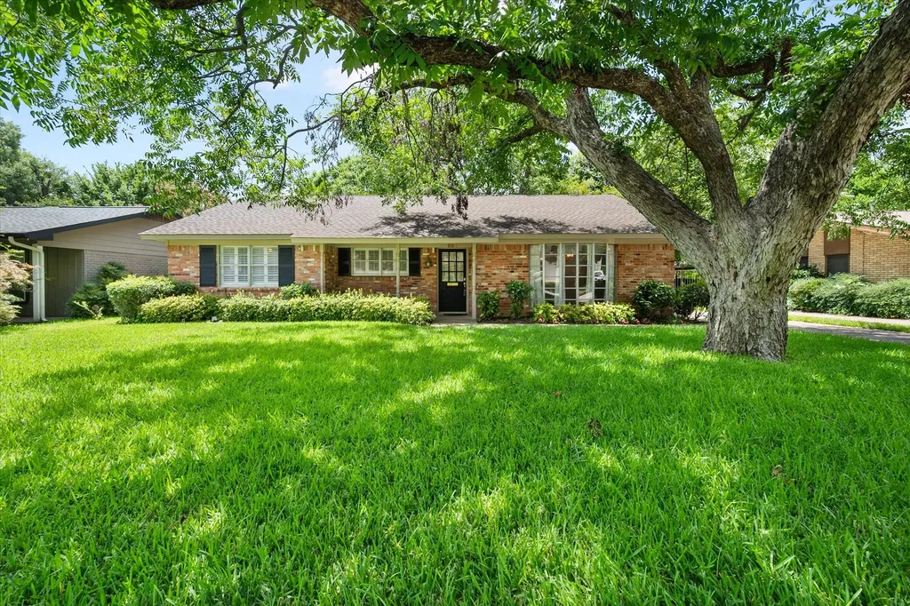 604 Waggoner Drive Arlington TX 76013