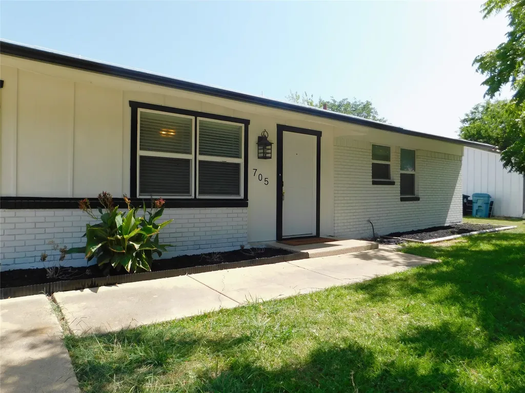 705 Sun Valley Drive Denton TX 76209