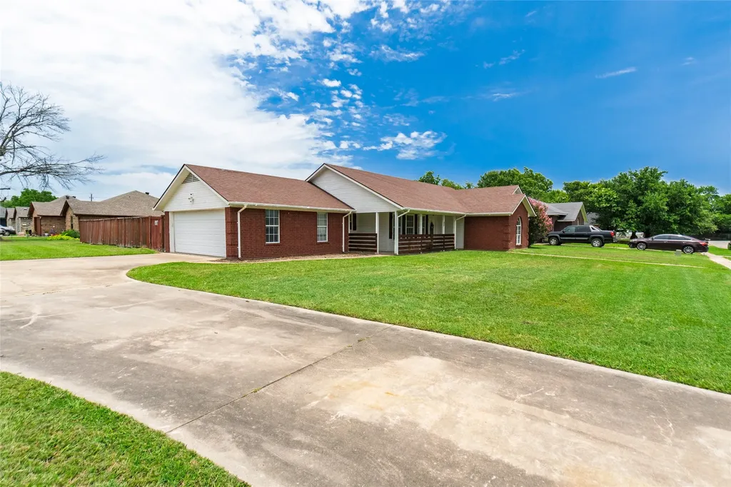 608 Aldridge Street Commerce TX 75428